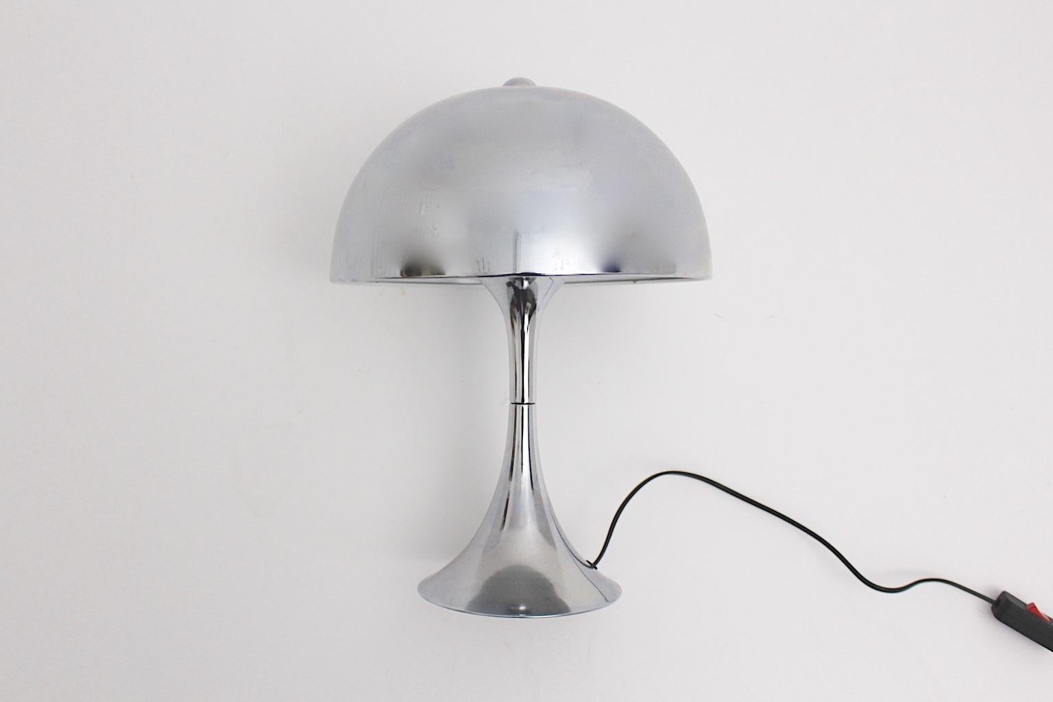 Late 20th Century Space Age Vintage Metal Trumpet Table Lamp the Style of Goffedo Reggiani For Sale