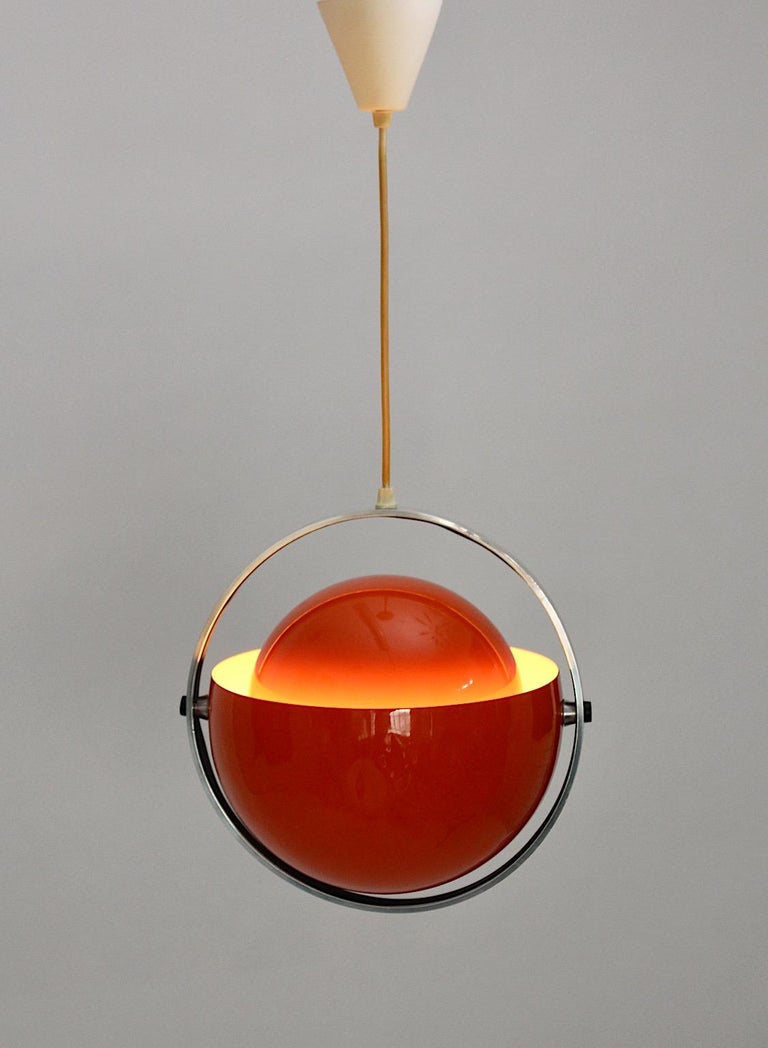 Lustre à suspension en métal orange de l'ère spatiale vintage Brylle  Jacobsen, 1970, Danemark En vente sur 1stDibs