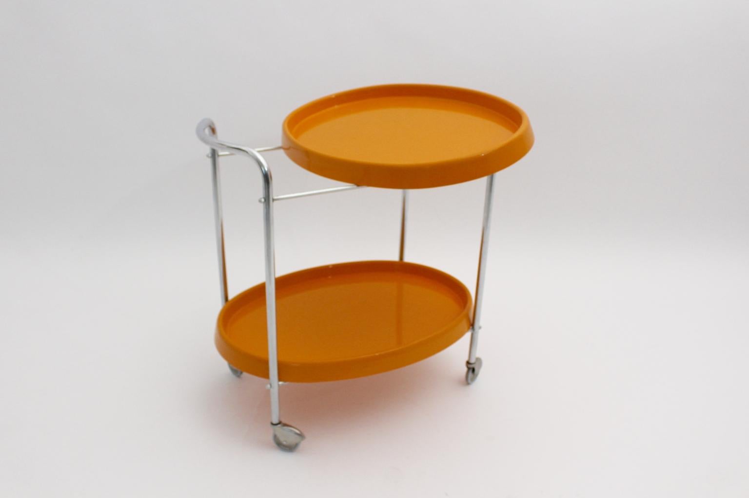 Space Age Vintage Orange verchromter Kunststoff-Barwagen, 1960er Jahre im Angebot 1