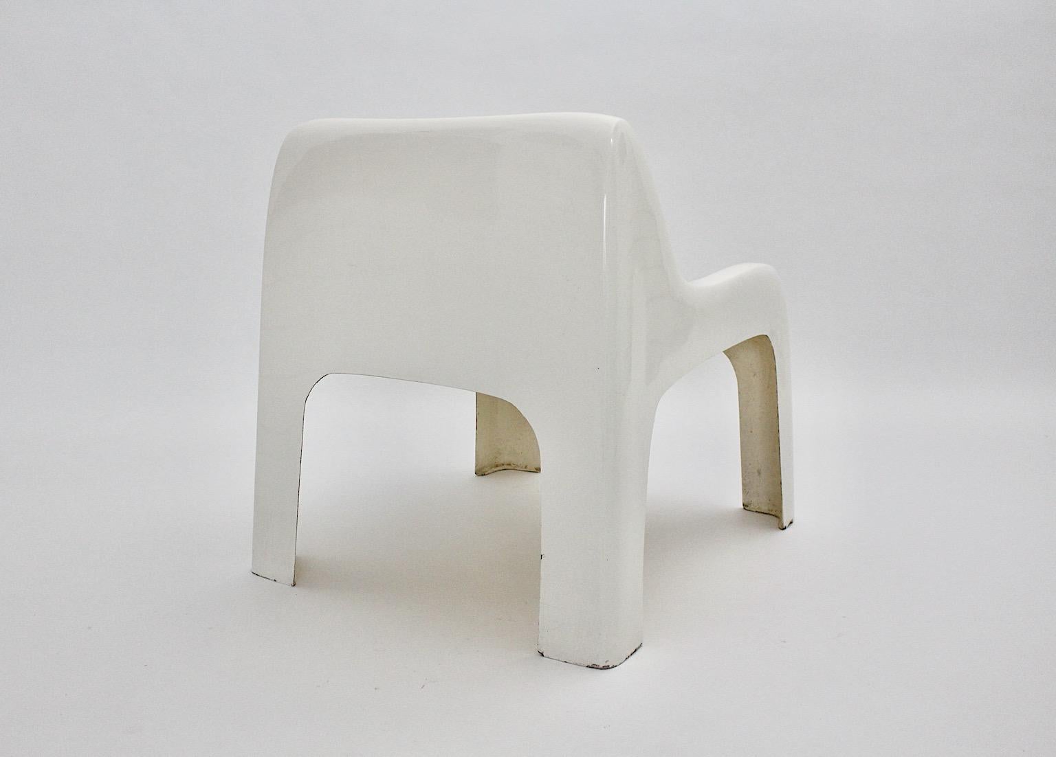 Space Age Vintage Plastic White Lounge Chair Ahti Kotikoski Anatomia 1968  For Sale 4
