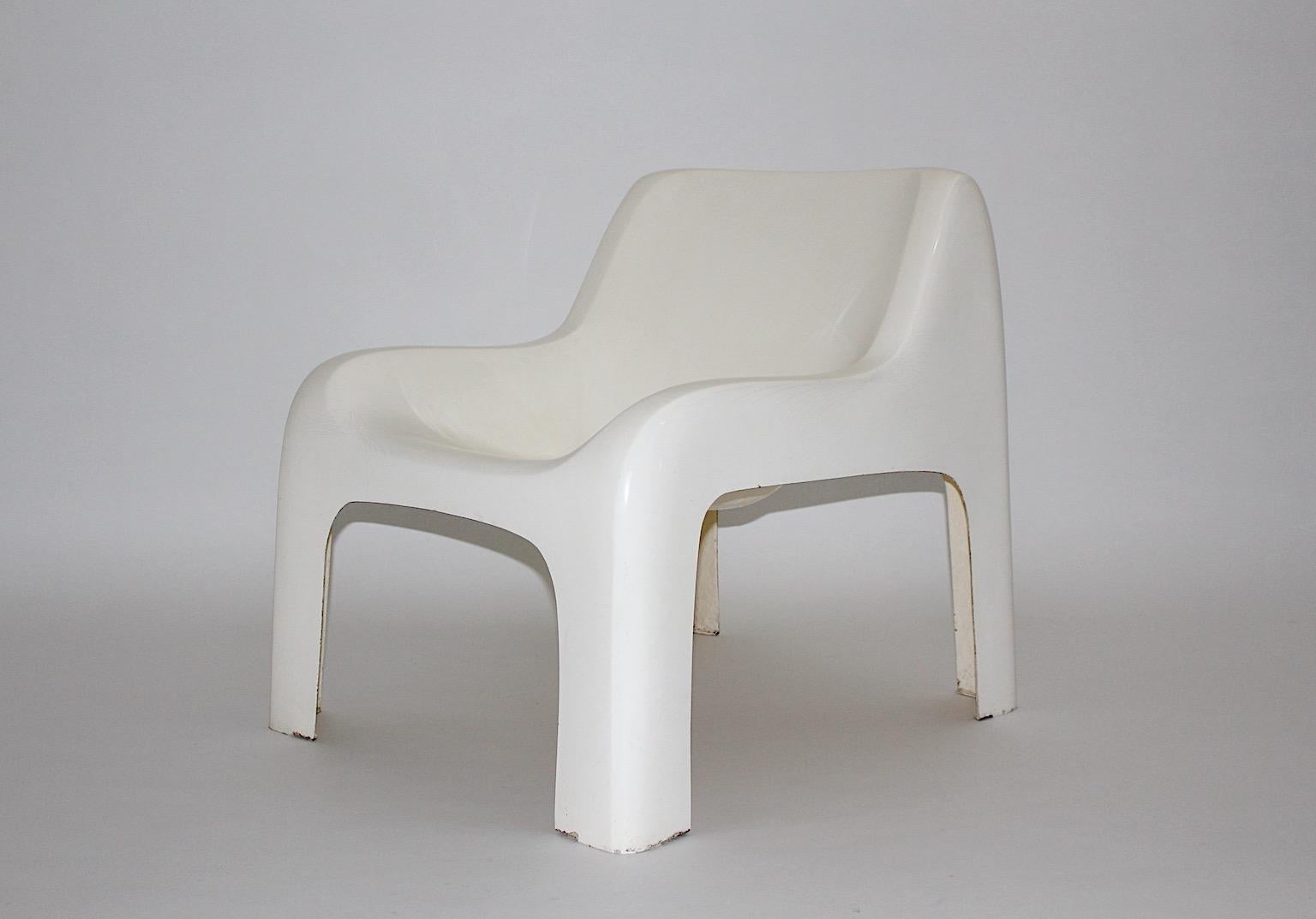 Space Age Vintage Plastic White Lounge Chair Ahti Kotikoski Anatomia 1968  In Good Condition For Sale In Vienna, AT