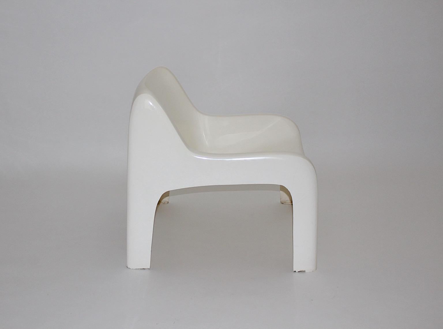 Space Age Vintage Plastic White Lounge Chair Ahti Kotikoski Anatomia 1968  For Sale 1