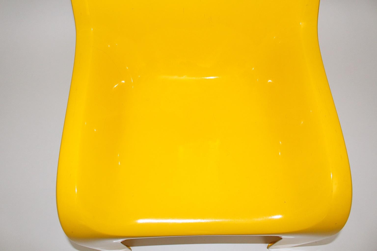 Fauteuil de salon en plastique jaune de l'ère spatiale Ahti Kotikoski pour Asko, années 1960  en vente 4