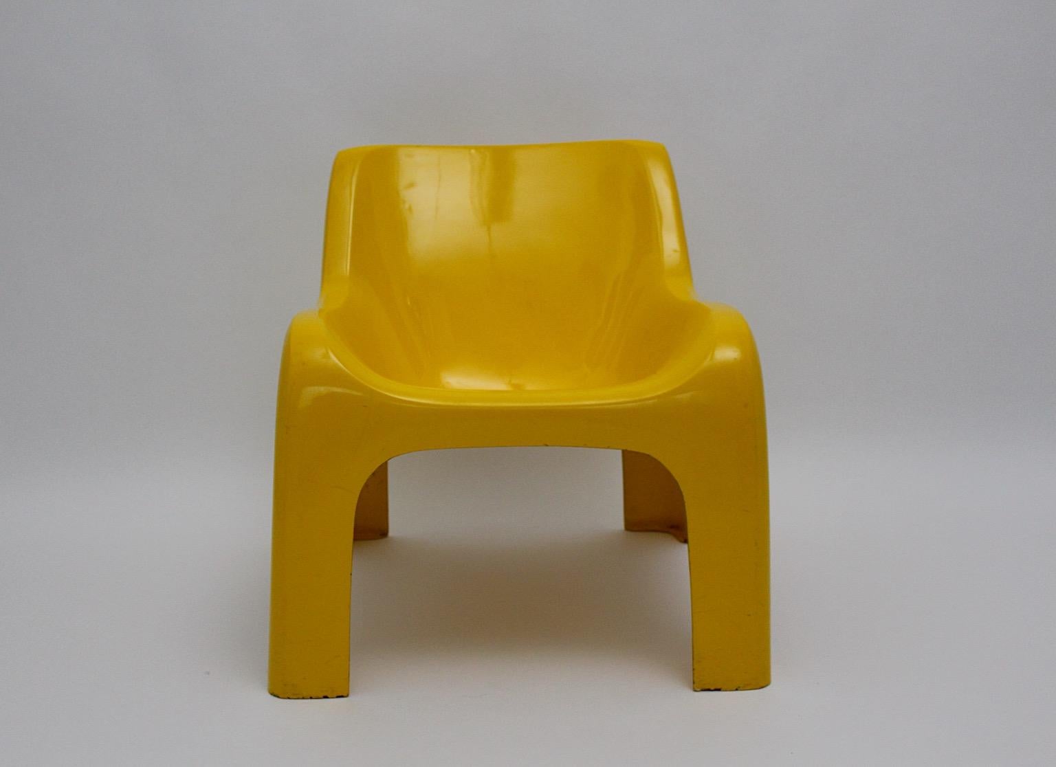 Kunststoff-gelber Loungesessel Ahti Kotikoski für Asko, Space Age, 1960er Jahre  (Finnisch) im Angebot