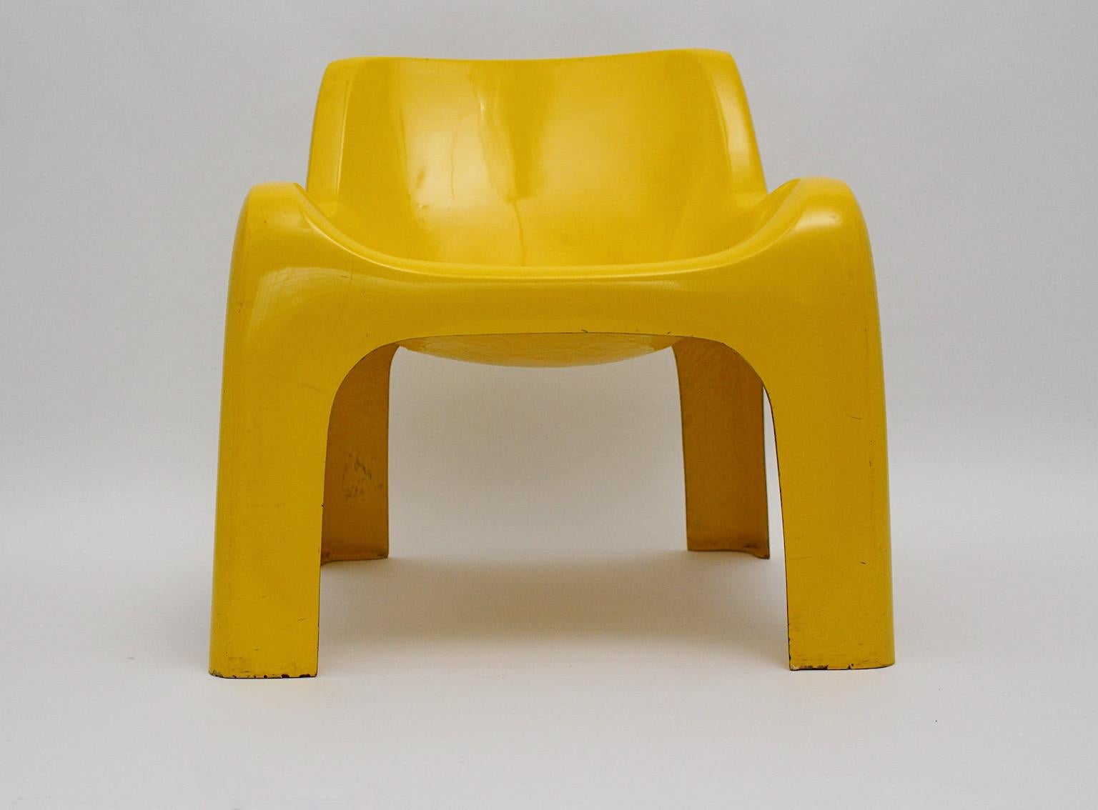 Kunststoff-gelber Loungesessel Ahti Kotikoski für Asko, Space Age, 1960er Jahre  im Zustand „Gut“ im Angebot in Vienna, AT