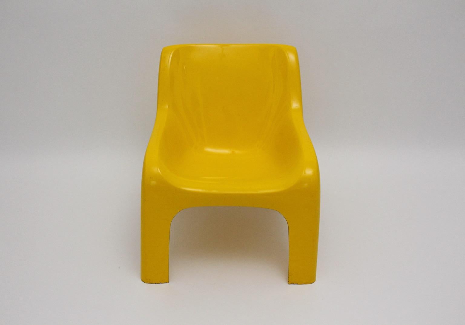 Kunststoff-gelber Loungesessel Ahti Kotikoski für Asko, Space Age, 1960er Jahre  (Mitte des 20. Jahrhunderts) im Angebot