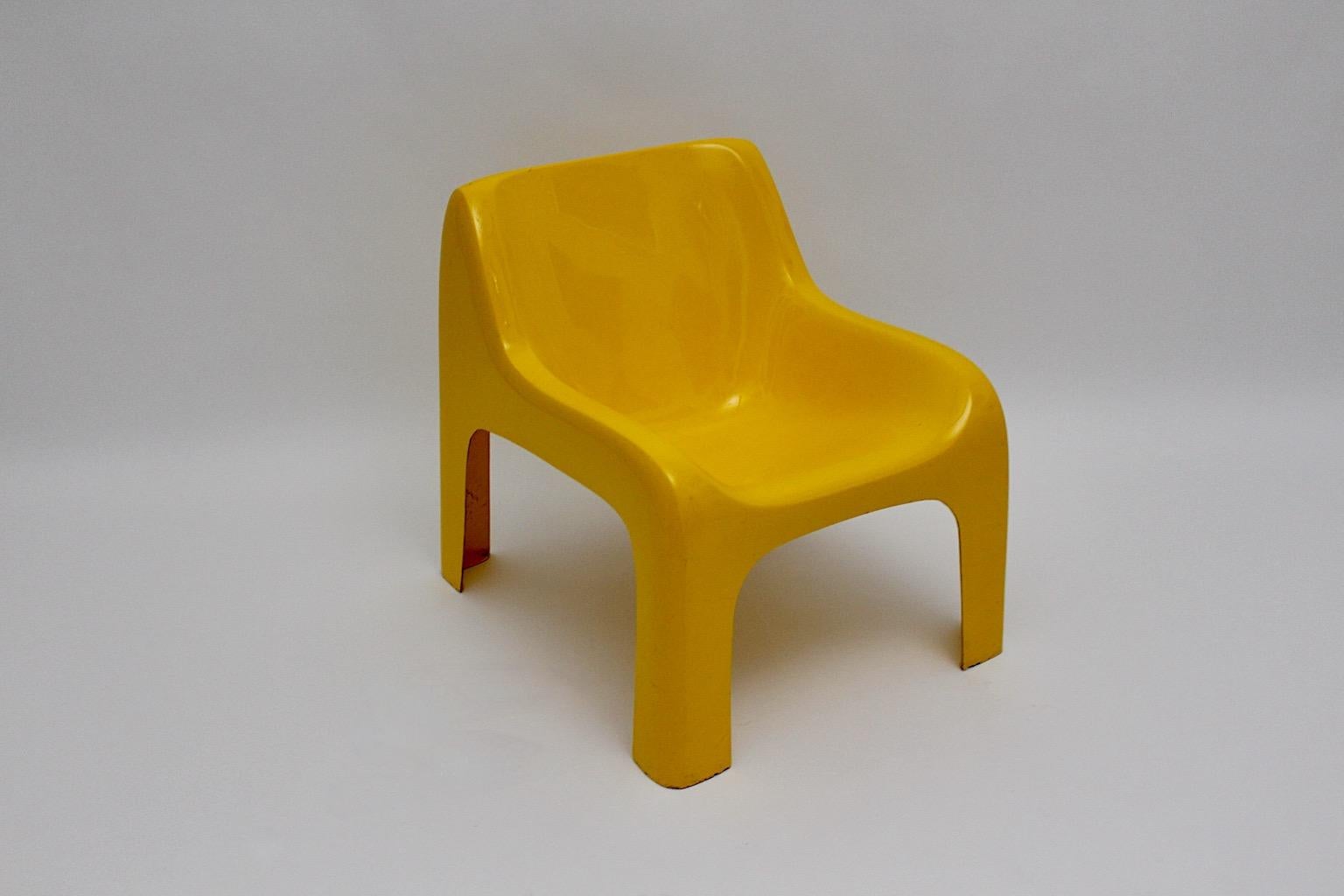 Space Age Vintage Plastic Yellow Lounge Chair Ahti Kotikoski for Asko 1960s  In Good Condition For Sale In Vienna, AT