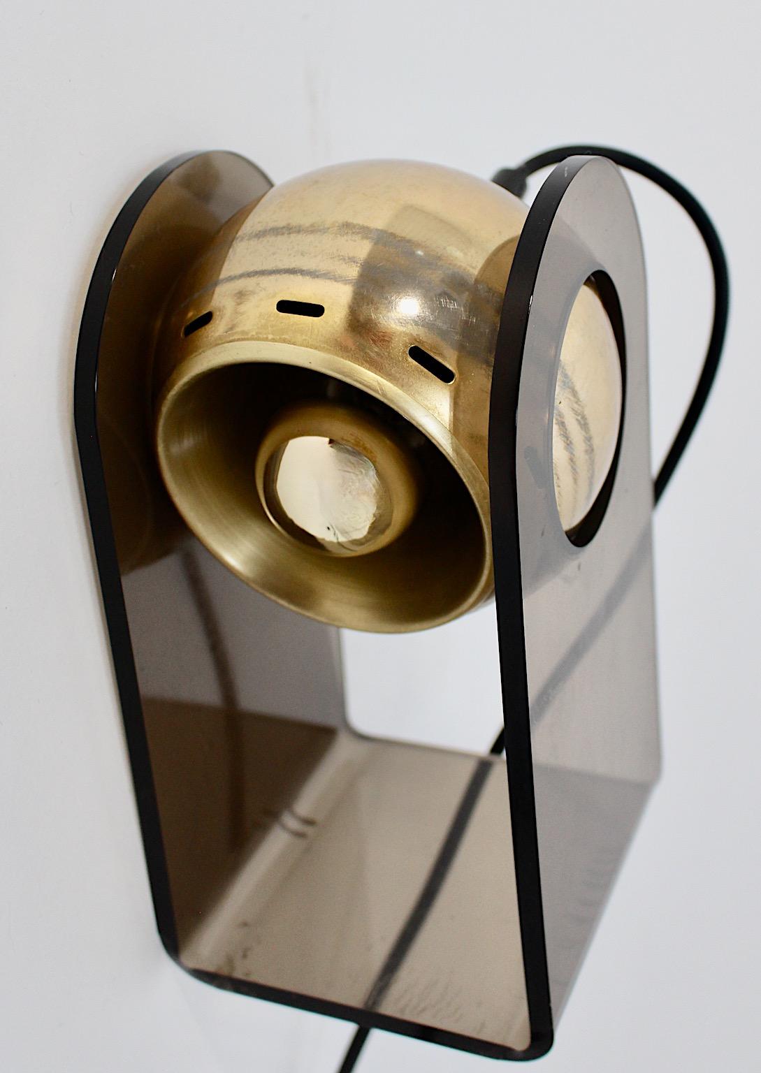 Space Age VIntage Plexiglass Brass Table Lamp Gino Sarfatti Arteluce Italy 1968 For Sale 6