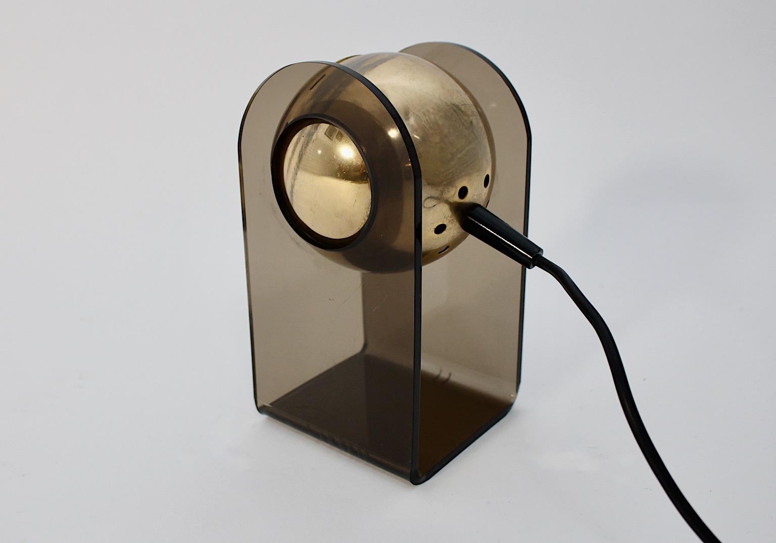 Space Age VIntage Plexiglass Brass Table Lamp Gino Sarfatti Arteluce Italy 1968 For Sale 2