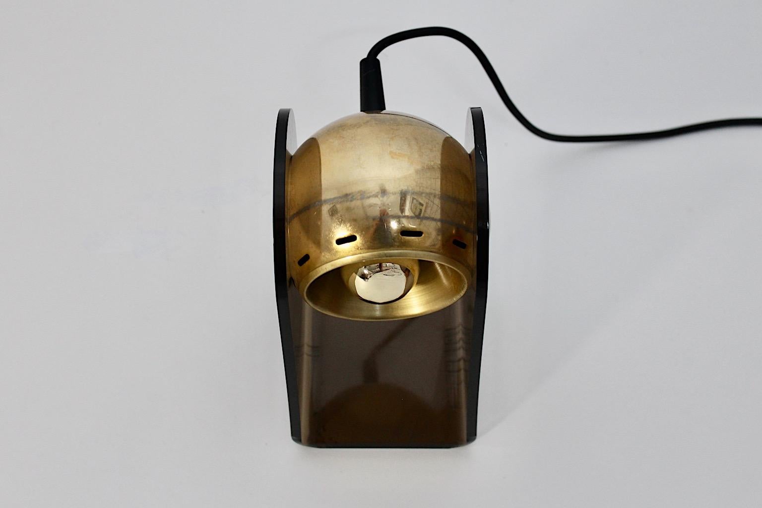 Space Age VIntage Plexiglass Brass Table Lamp Gino Sarfatti Arteluce Italy 1968 For Sale 3