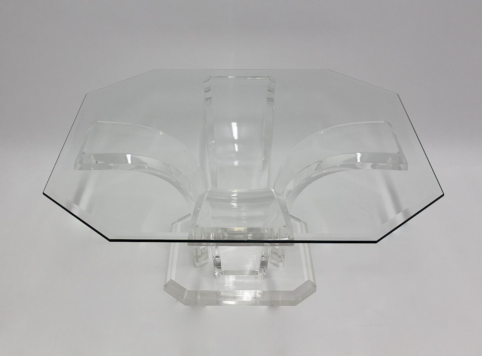 Space Age Vintage Rectangular Transparent Lucite Glass Coffee Table circa 1970 im Angebot 6