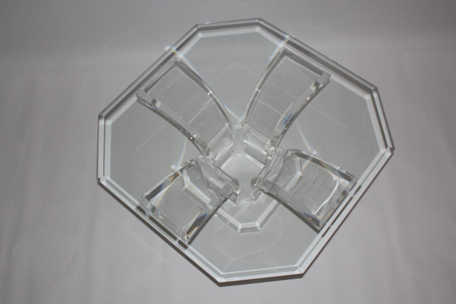 Space Age Vintage Rectangular Transparent Lucite Glass Coffee Table circa 1970 im Angebot 1