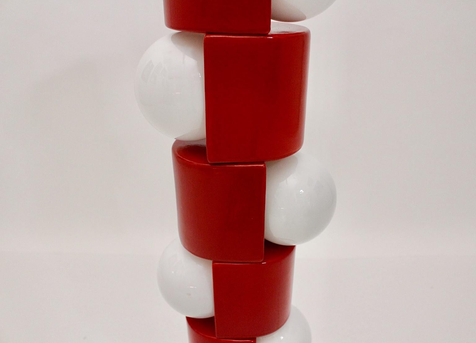 Space Age Vintage-Stehlampe aus roter Keramik, 1960er Jahre, Italien im Angebot 9