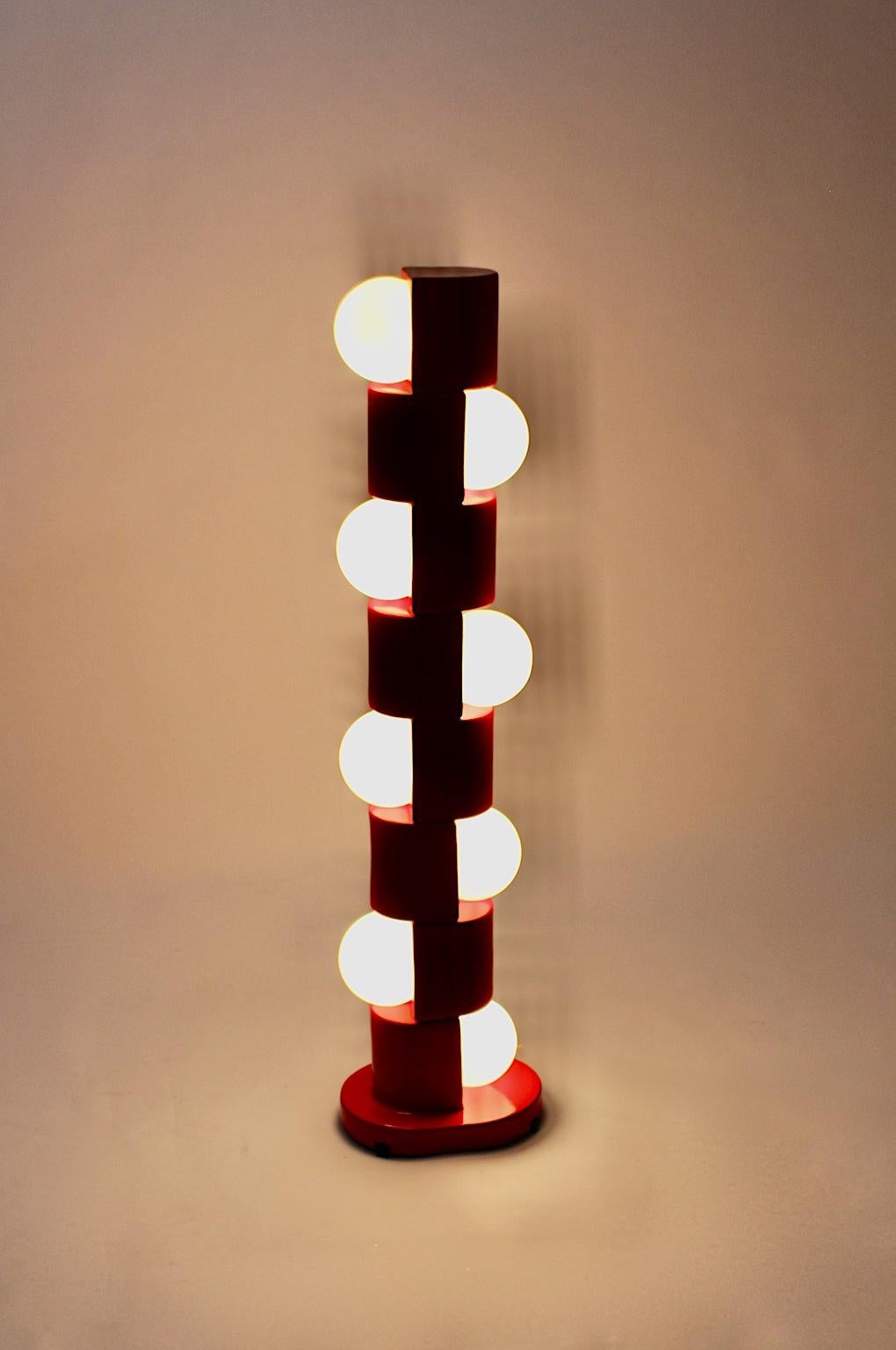 Space Age Vintage Red Ceramic Totem Floor Lamp, 1960s, Italy For Sale 1