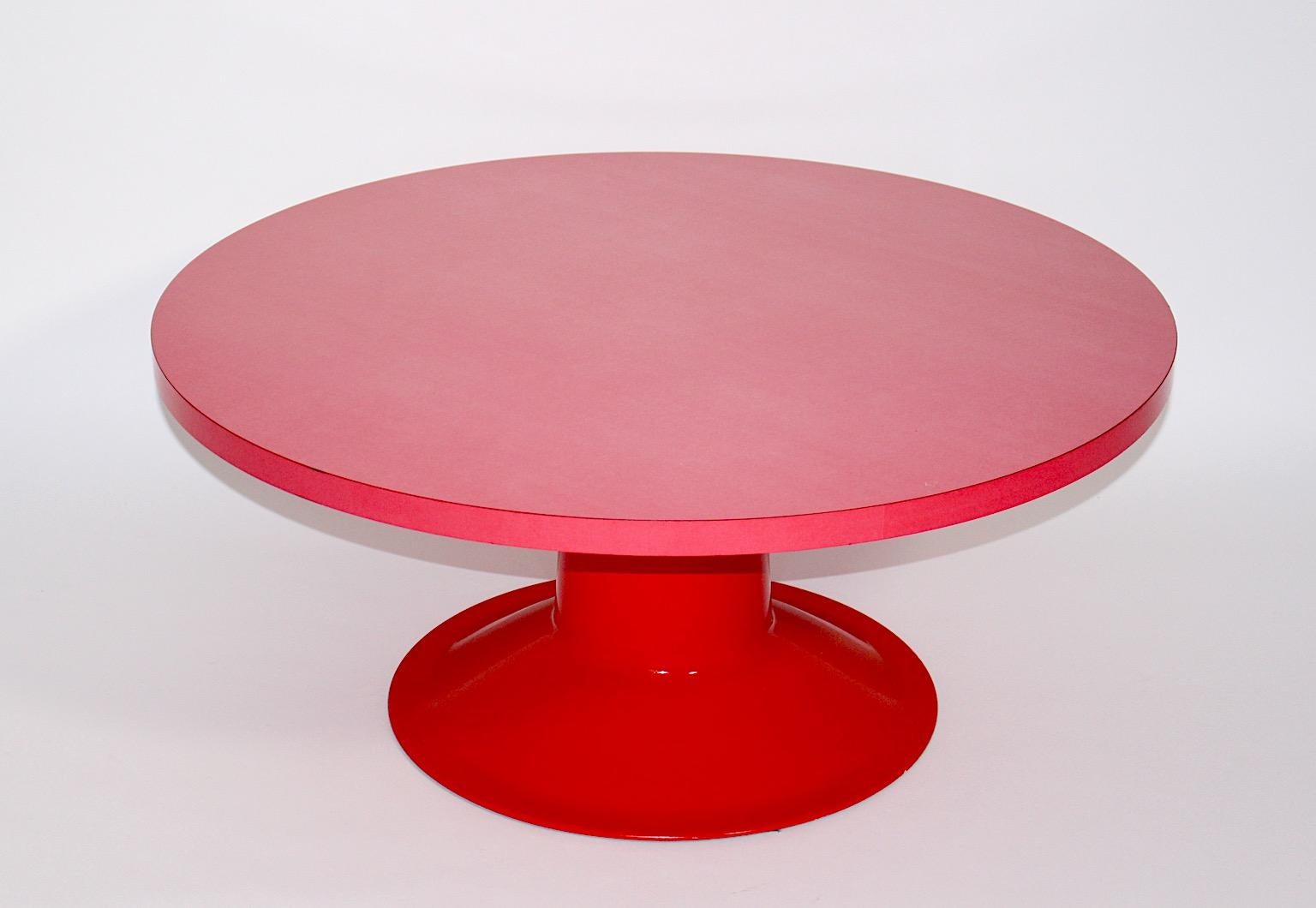 A Space Age Vintage Rot Koralle Rosa Lounge Stühle Sofa Tisch Yrö Kukkapuro 1960s (Aluminium) im Angebot