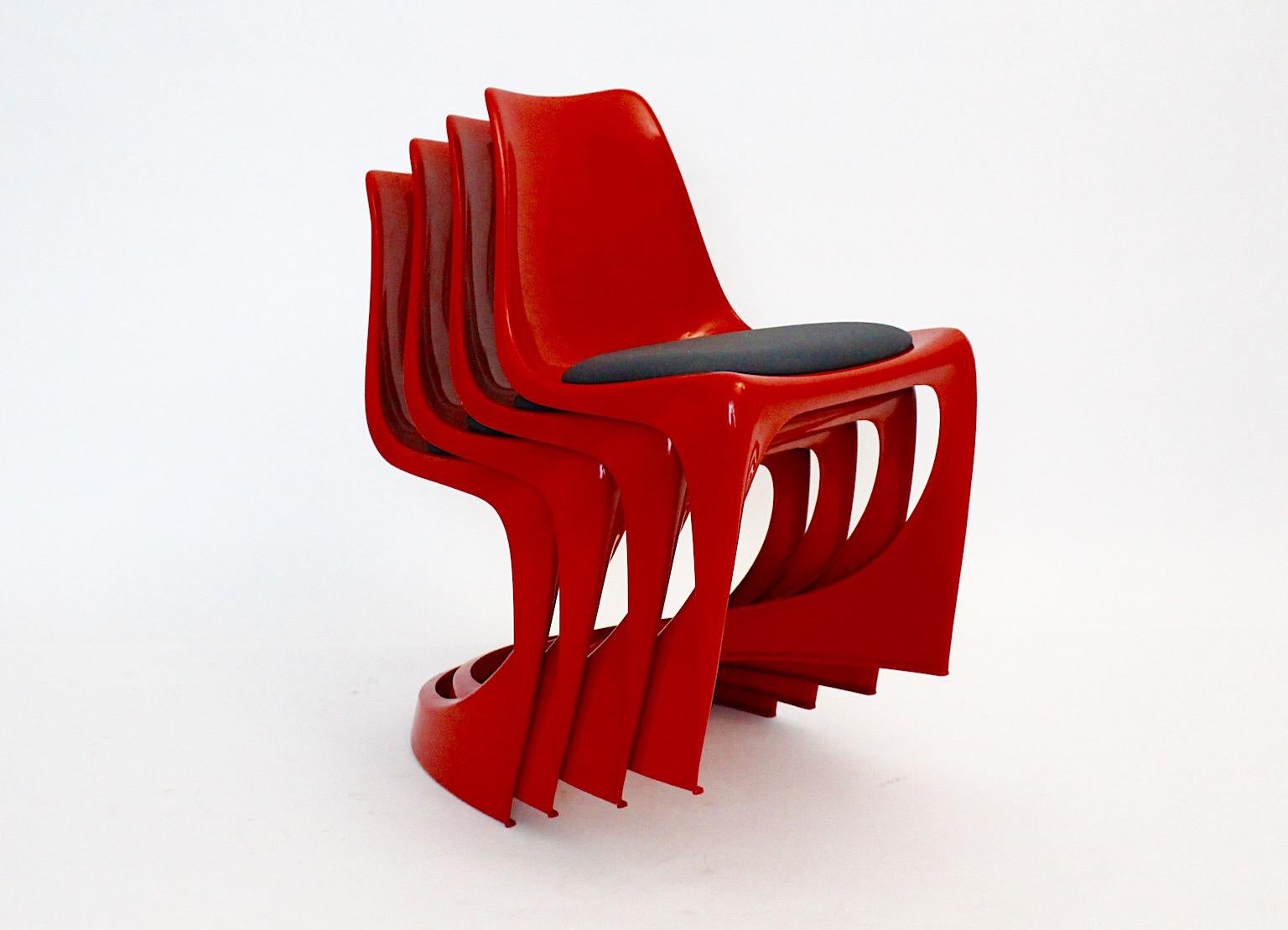 Space Age Vintage Rote Kunststoff-Esszimmerstühle, Space Age, Vier Steen, Ostergaard, Dänemark im Angebot 5