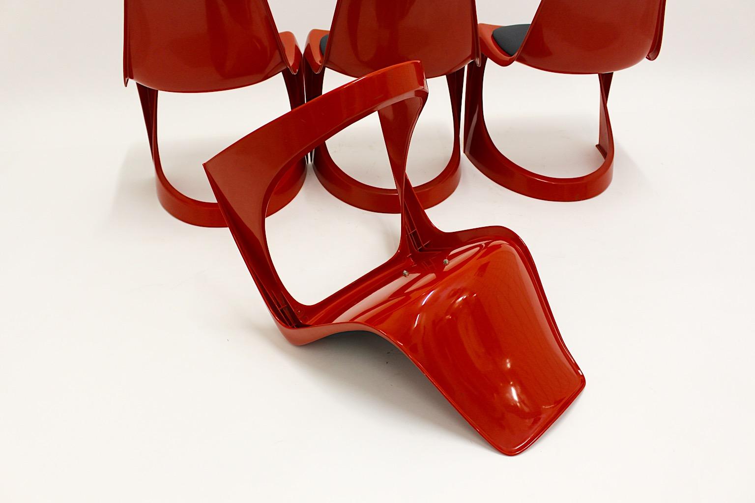 Space Age Vintage Rote Kunststoff-Esszimmerstühle, Space Age, Vier Steen, Ostergaard, Dänemark im Angebot 3