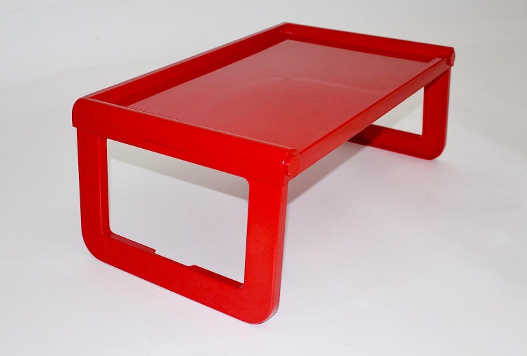 Space Age Vintage Red Plastic Traytable Gueridon Luigi Massoni Guzzini Italy In Good Condition For Sale In Vienna, AT