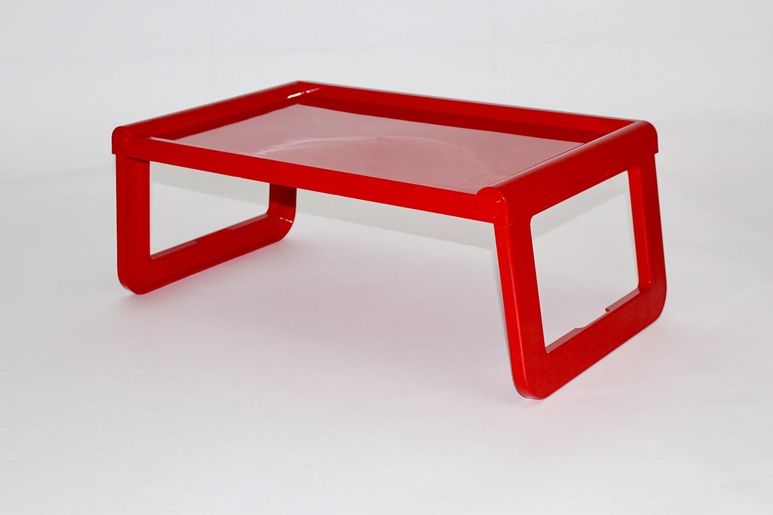 Late 20th Century Space Age Vintage Red Plastic Traytable Gueridon Luigi Massoni Guzzini Italy For Sale