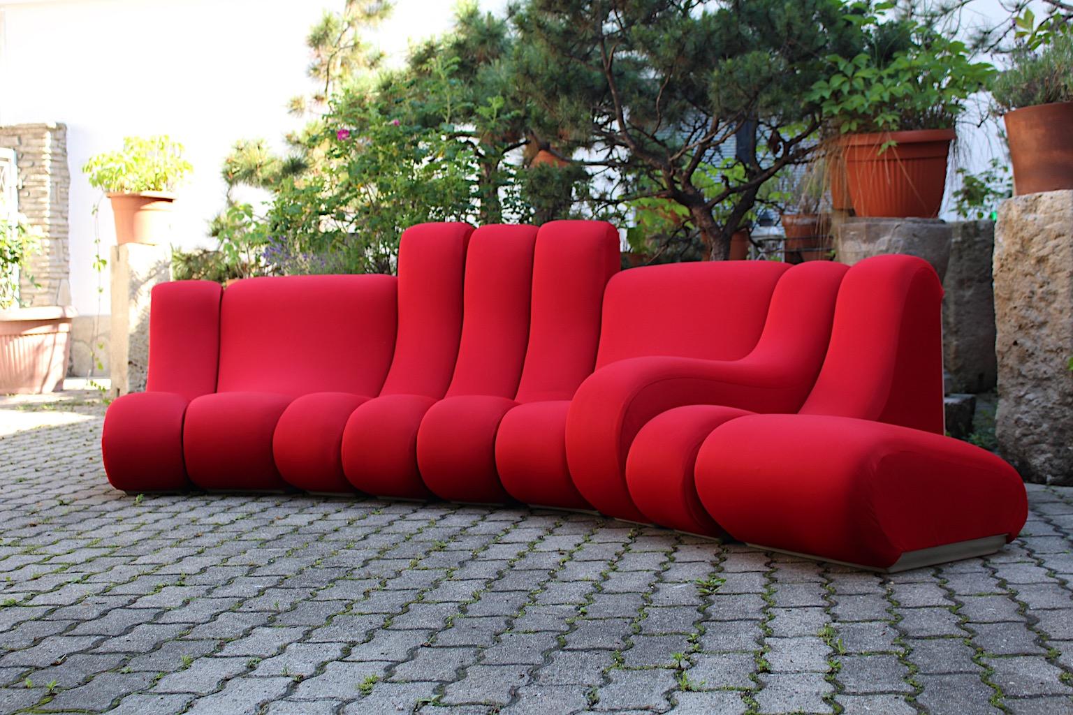 20ième siècle Sofa sectionnel rouge vintage autoportant de l'ère spatiale par Pillo Burghardt Vogtherr en vente