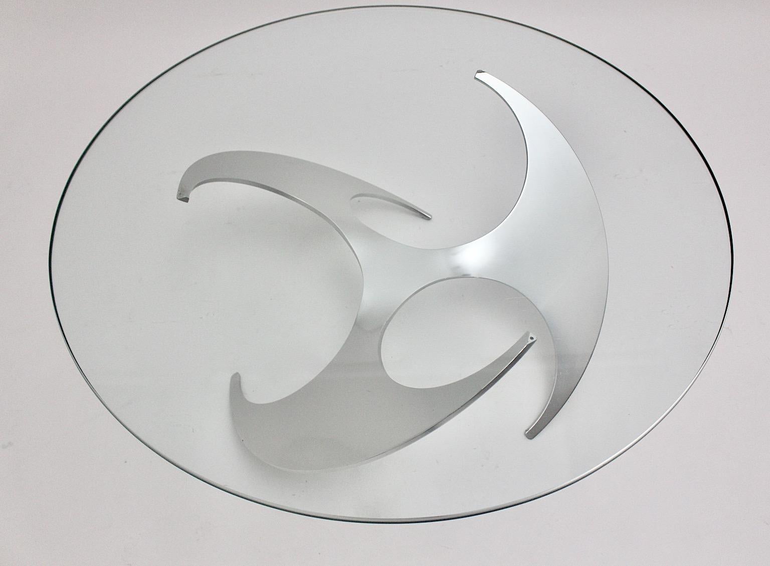 Ère spatiale Table basse en verre et aluminium argenté de l'ère spatiale vintage Table de canapé Knut Hesterberg en vente