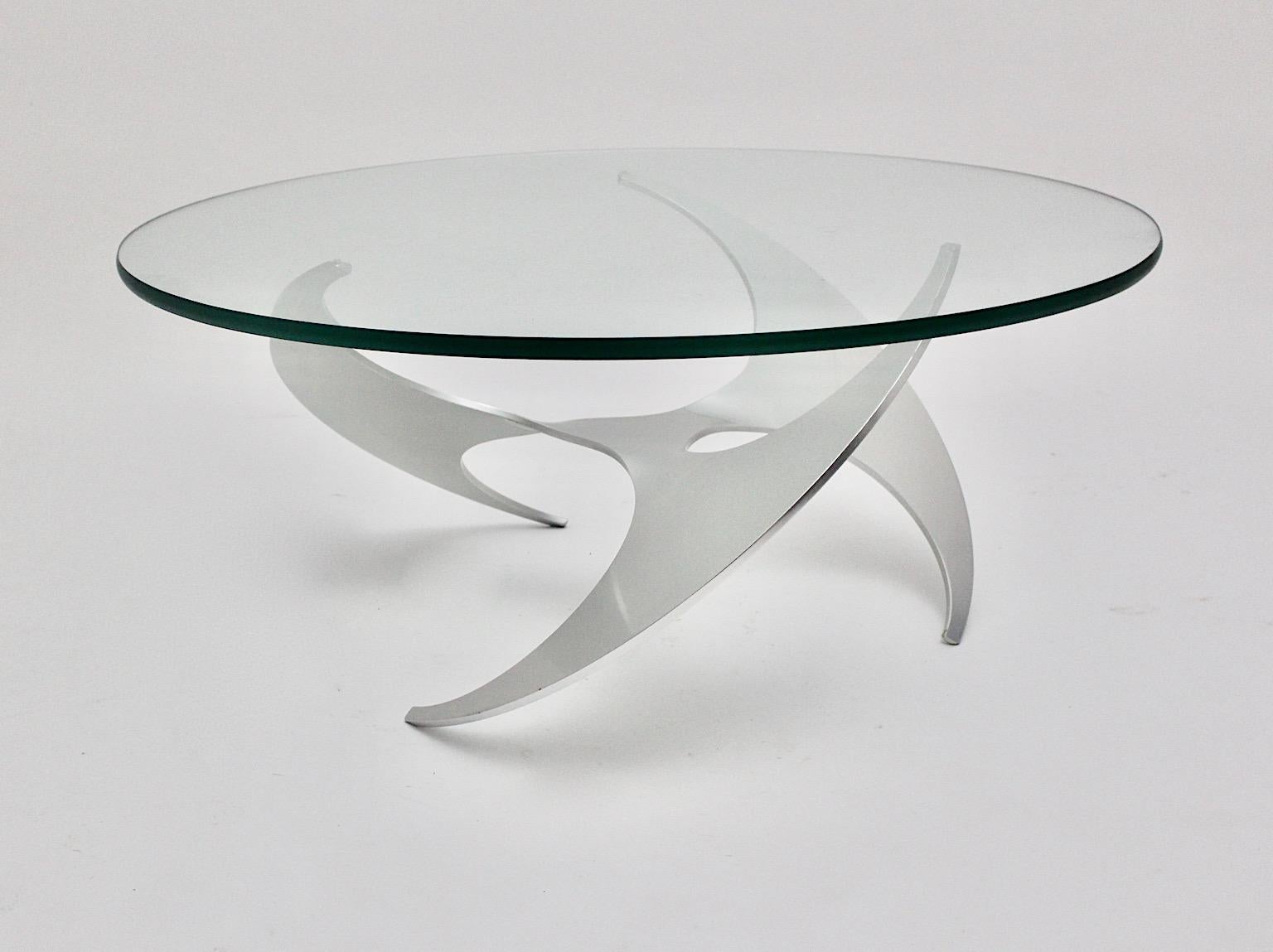 Allemand Table basse en verre et aluminium argenté de l'ère spatiale vintage Table de canapé Knut Hesterberg en vente