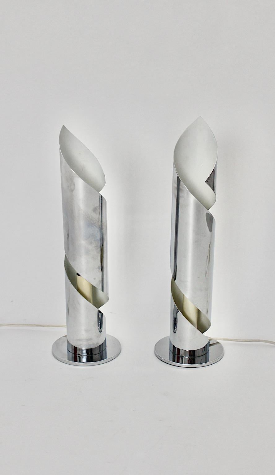 Space Age Vintage Silver Chromed Duo Pair Table Lamps, 1970s, Italy For Sale 1