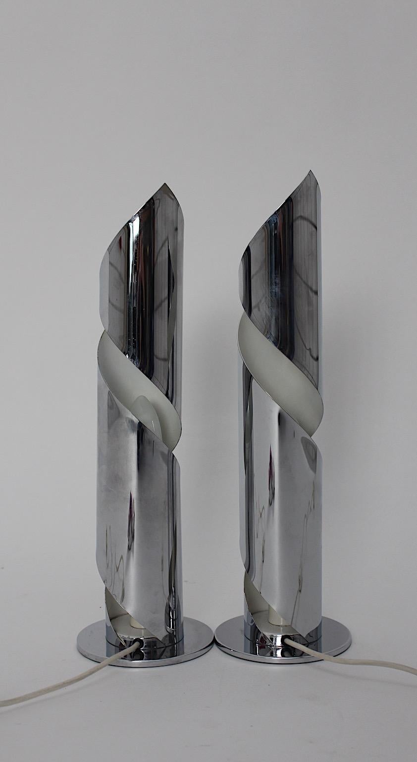 Space Age Vintage Silver Chromed Duo Pair Table Lamps, 1970s, Italy For Sale 2