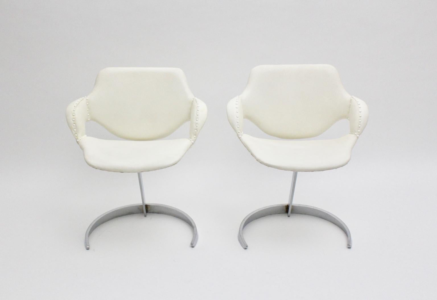 Space Age Vintage White Faux Leather Metal Armchairs Boris Tabacoff, France In Good Condition For Sale In Vienna, AT
