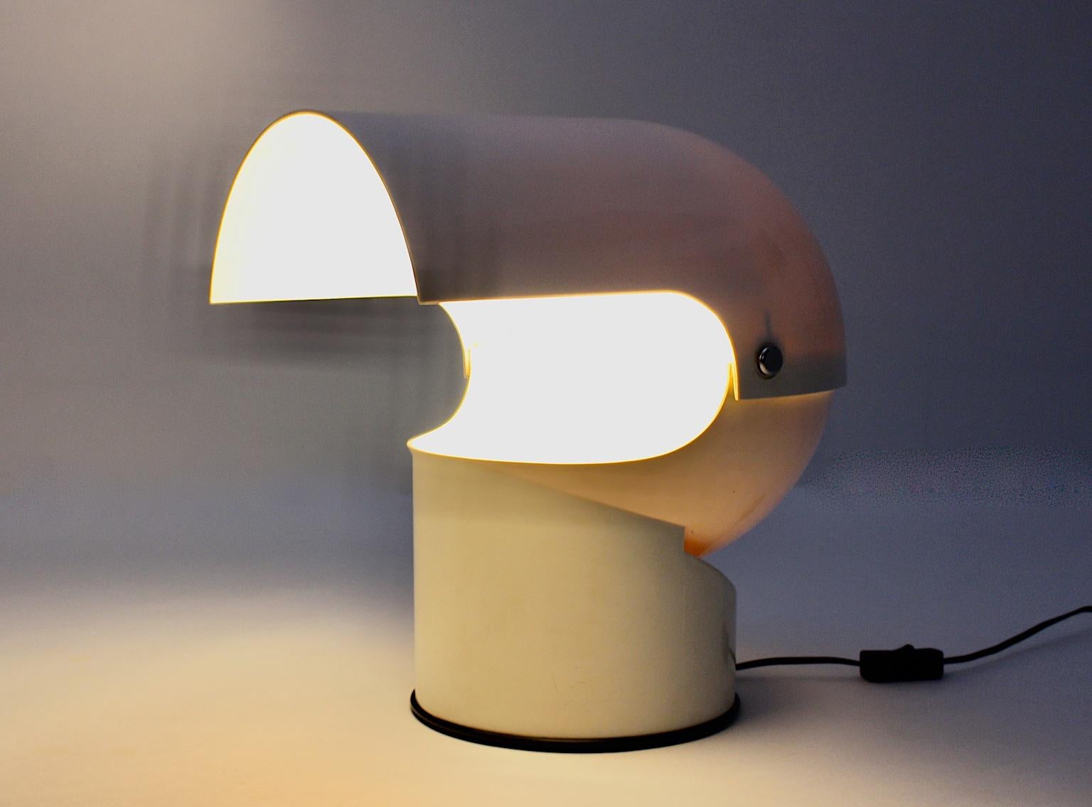 Space Age Vintage Weiße Pileo Mezzo Pileino Tischlampe von Gae Aulenti:: Italien 7