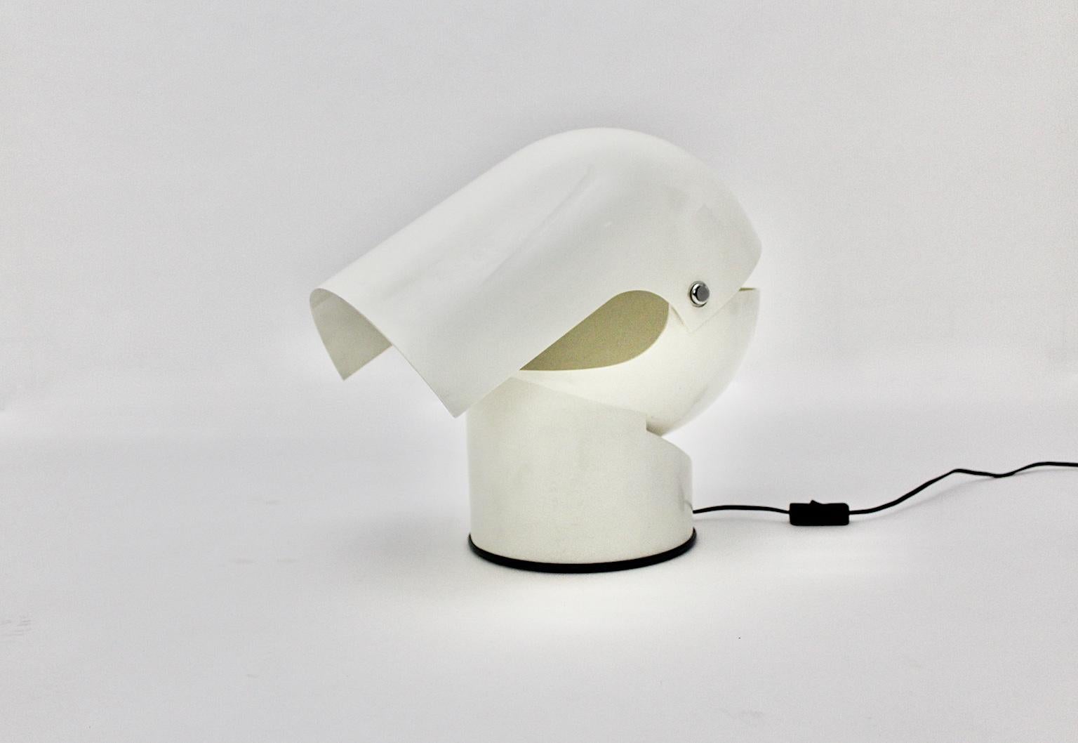 Space Age Vintage Weiße Pileo Mezzo Pileino Tischlampe von Gae Aulenti:: Italien (Italienisch)