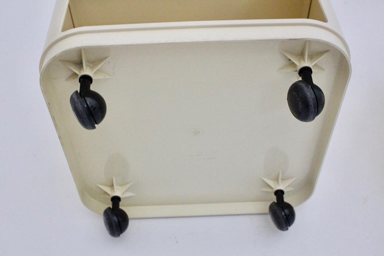 Space Age Vintage White Plastic Bar Cart by Anna Castelli Kartell, Italy For Sale at 1stDibs