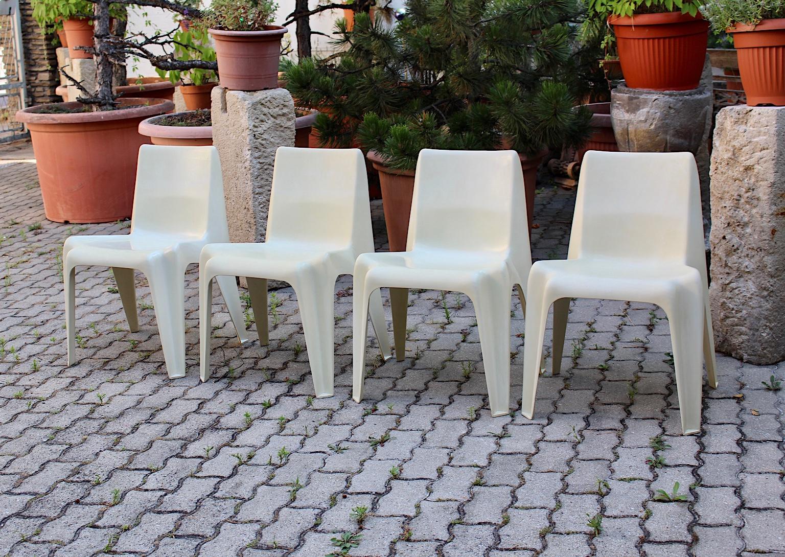 Quatre chaises de salle à manger en plastique ivoire de l'ère spatiale Helmuth Btzner, Allemagne, années 1960 en vente 7