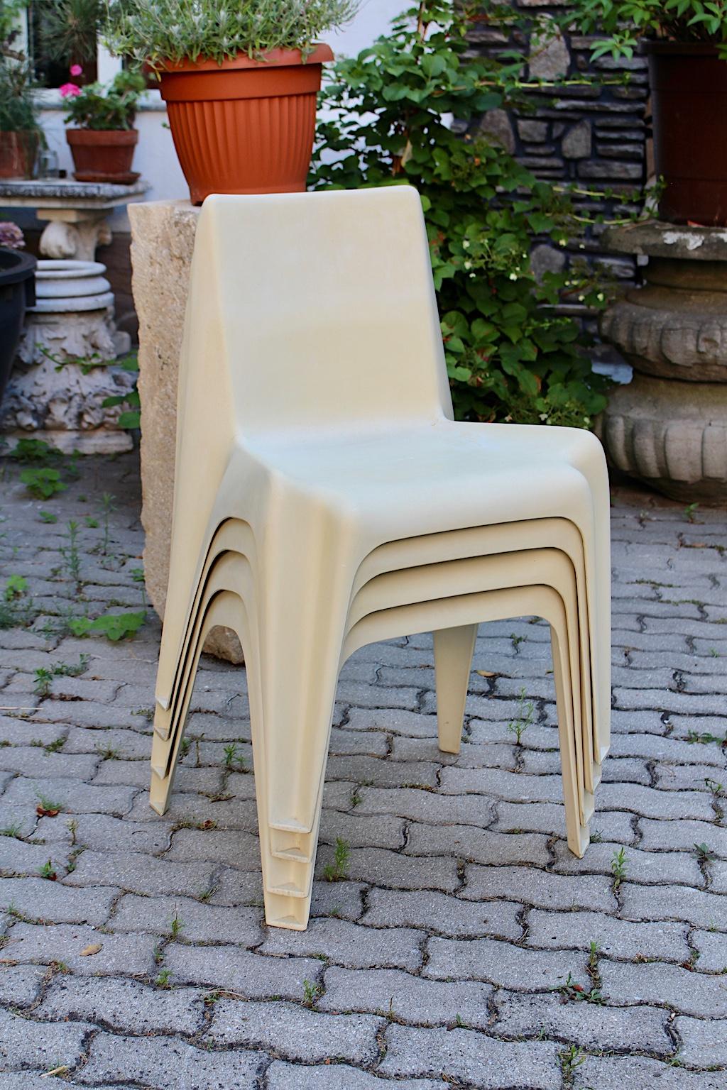 Quatre chaises de salle à manger en plastique ivoire de l'ère spatiale Helmuth Btzner, Allemagne, années 1960 en vente 2