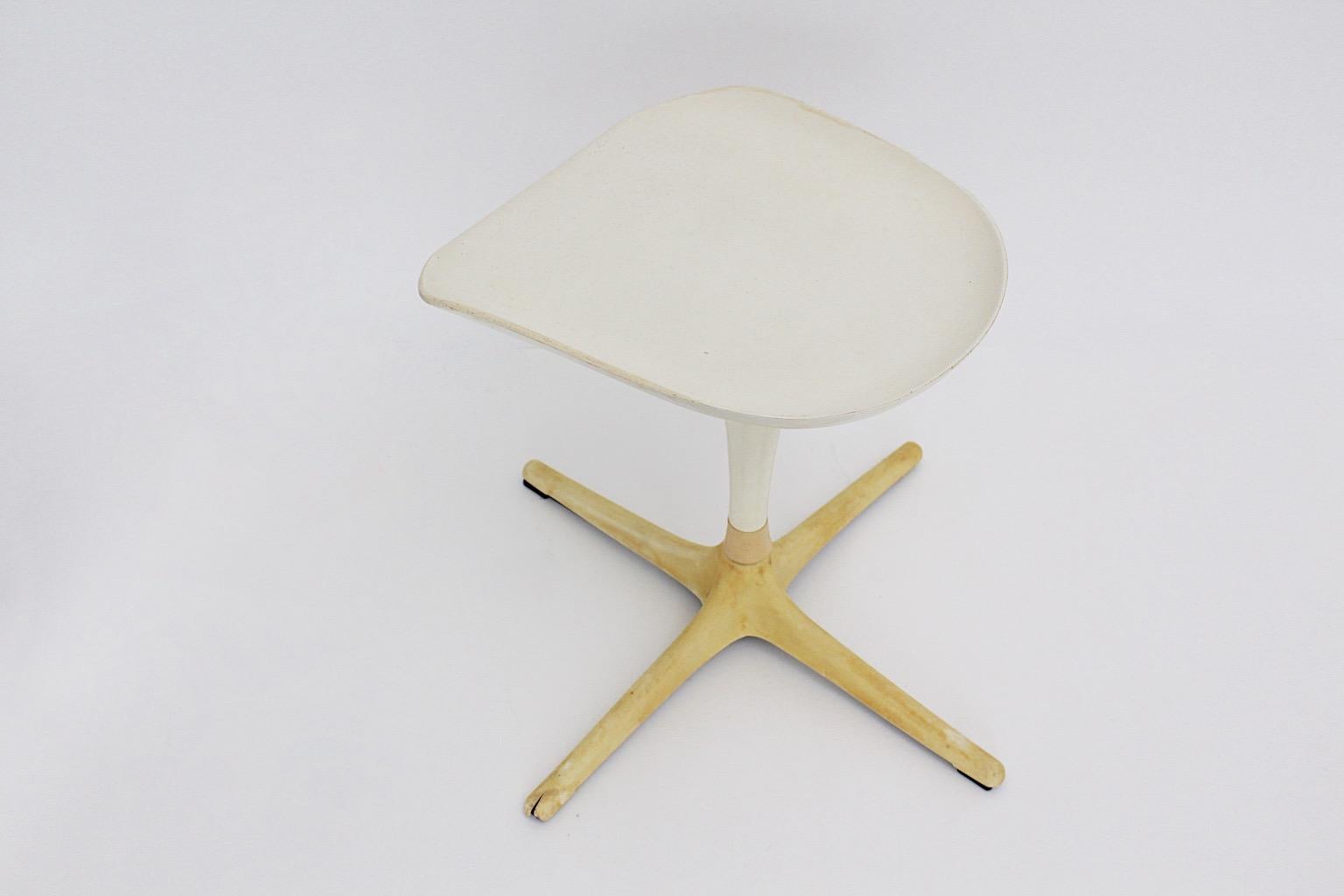 Space Age Vintage White Plastic Metal Stool by Luigi Colani  Germany 1971 In Distressed Condition For Sale In Vienna, AT