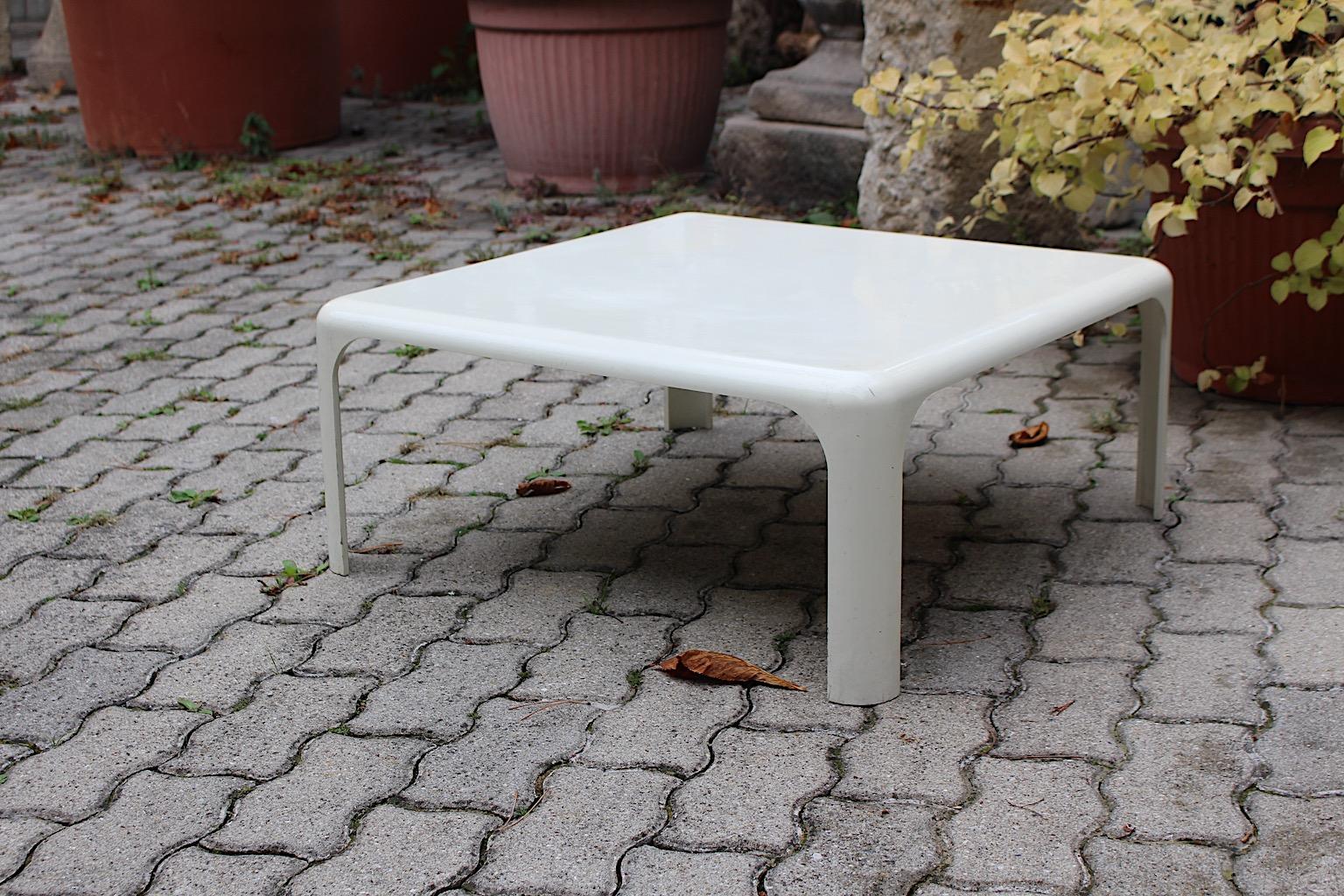 Space Age Vintage White Sofa Table Vico Magistretti Demetrio 70, Italy, 1960s In Good Condition For Sale In Vienna, AT