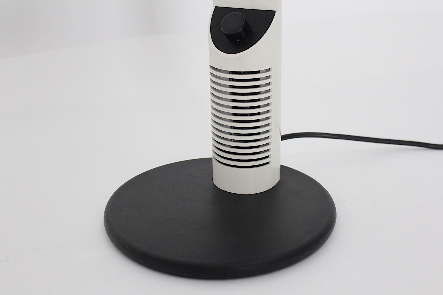 Lampe de bureau blanche vintage de l'ère spatiale de Gianfranco Frattini, 1970, Italie en vente 2
