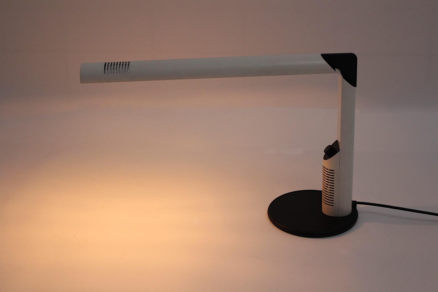 Space Age Vintage White Table Lamp Desk Lamp Gianfranco Frattini, 1970s, Italy For Sale 7