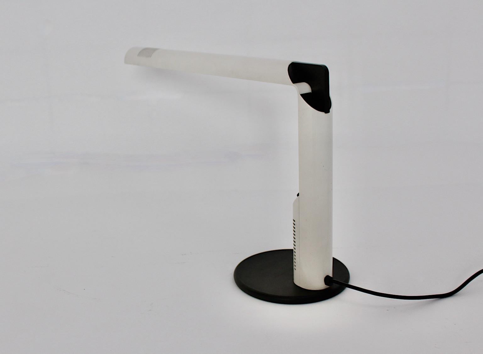 Italian Space Age Vintage White Table Lamp Desk Lamp Gianfranco Frattini, 1970s, Italy For Sale