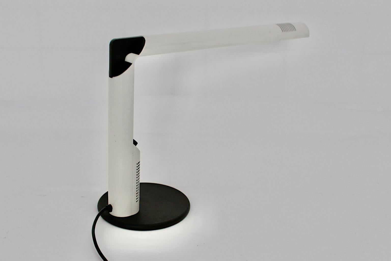 Late 20th Century Space Age Vintage White Table Lamp Desk Lamp Gianfranco Frattini, 1970s, Italy For Sale