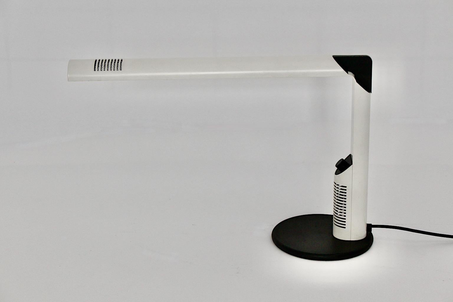 Space Age Vintage White Table Lamp Desk Lamp Gianfranco Frattini, 1970s, Italy For Sale 1