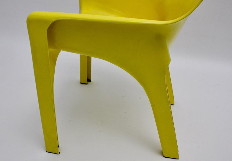 Space Age Vintage Yellow Plastic Armchair Gaudi by Vico Magistretti 1968 Italy For Sale 13