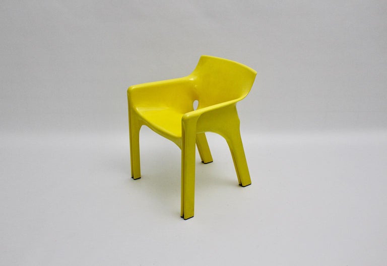 Space Age Vintage Yellow Plastic Armchair Gaudi by Vico Magistretti 1968 Italy For Sale 2