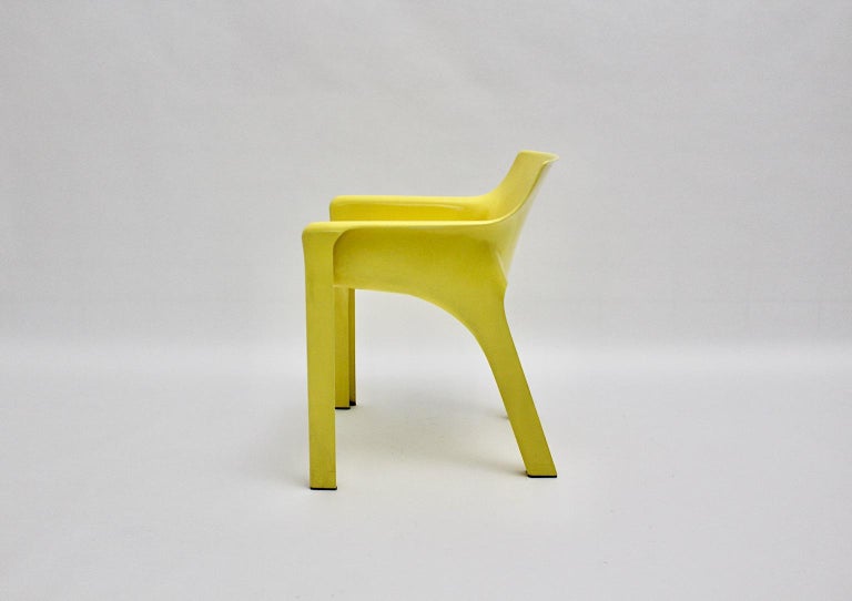 Space Age Vintage Yellow Plastic Armchair Gaudi by Vico Magistretti 1968 Italy For Sale 3