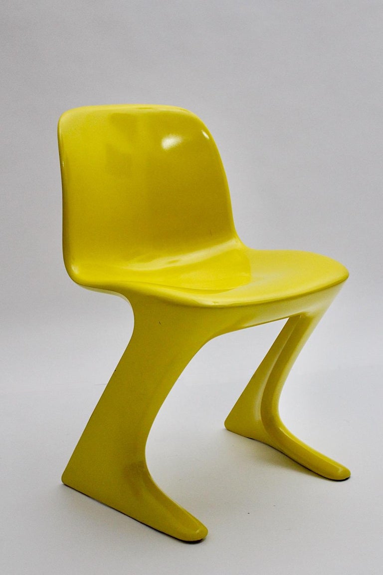 Space Age vintage chair or side chair model kangaroo chair or Z chair from yellow plastic by Ernst Moeckl for Baydur, W-Germany, 1960s.
Very rare to find in the happy making sunshine color yellow, very suitable for making a color splash in your