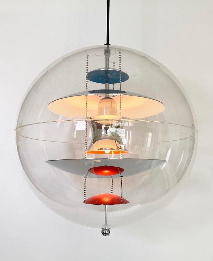 Space age ‘VP Globe’ lamp by Verner Panton for Louis Poulsen, 1960s Denmark In Good Condition In Tel Aviv-Yafo, Tel Aviv District