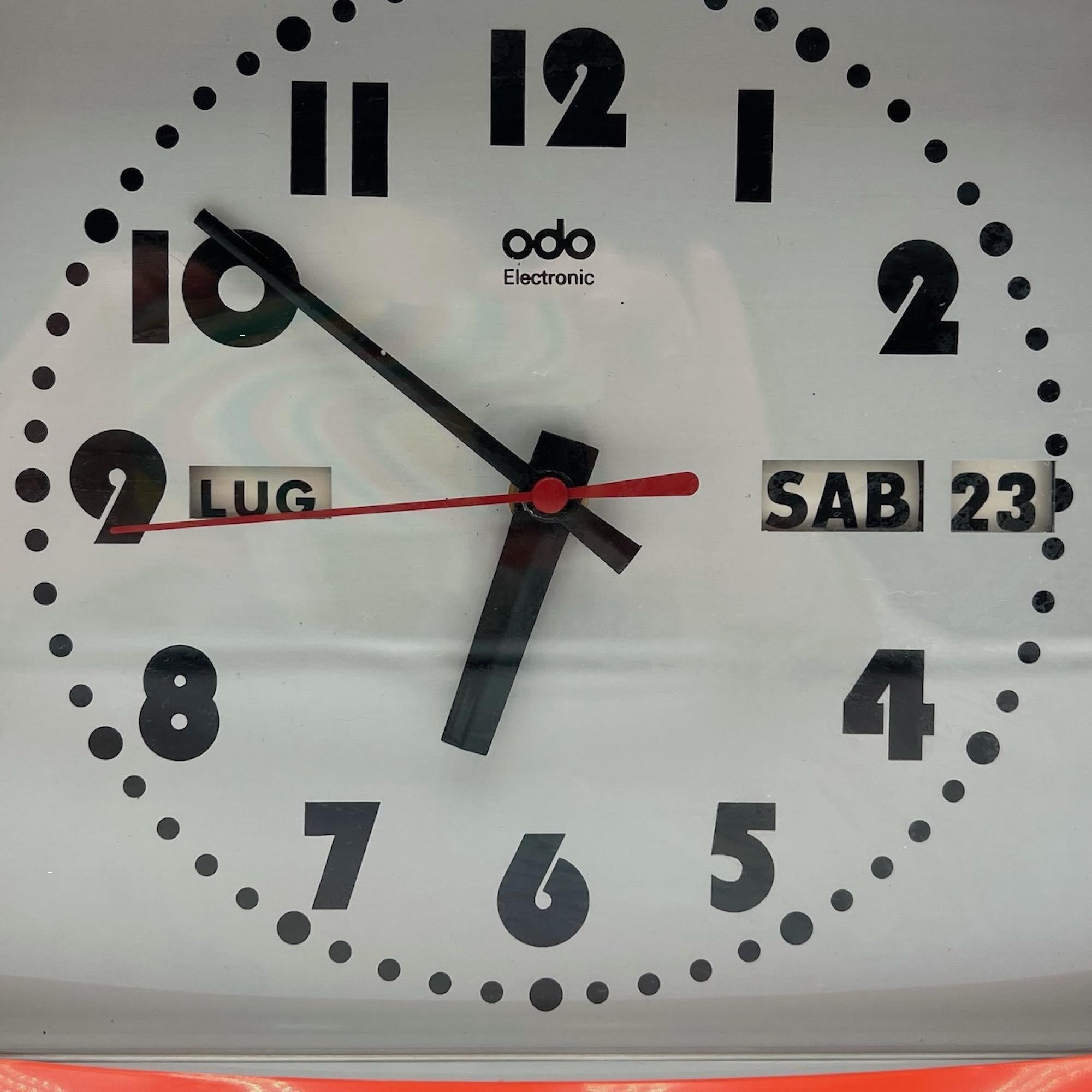 Wanduhr aus dem Space Age mit Kalender aus Odo France, 1970er Jahre im Zustand „Gut“ in San Benedetto Del Tronto, IT