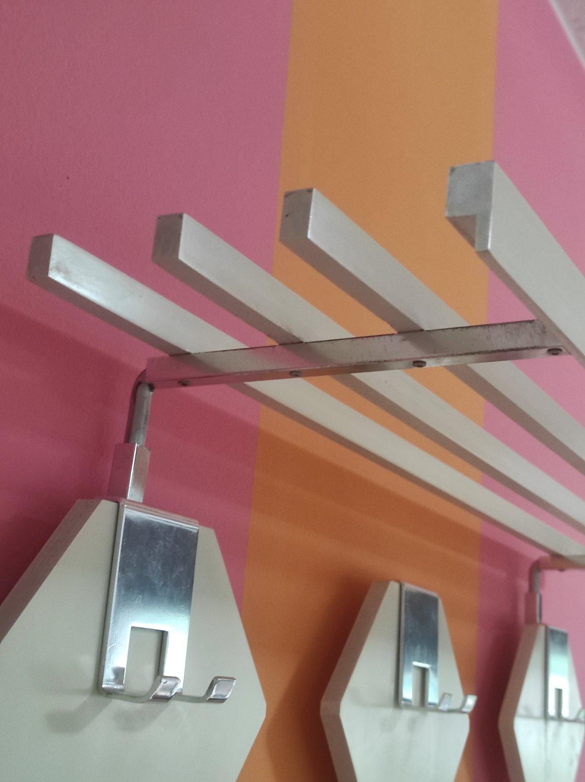 Aluminium Porte-manteau mural A Space 1960s en vente