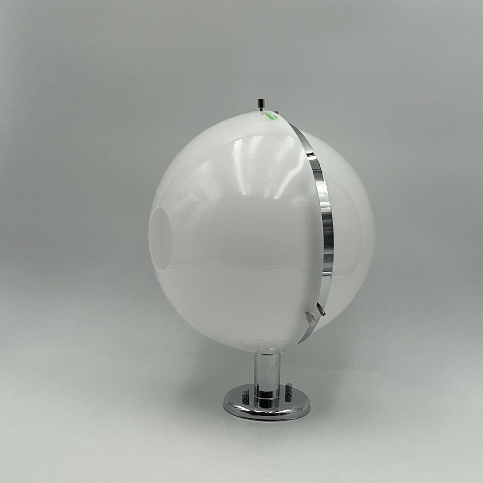 Space Age Wall Lamp Model 5005 by Harveiluce iGuzzini Italy, New Old Stock 1970s In Good Condition In San Benedetto Del Tronto, IT