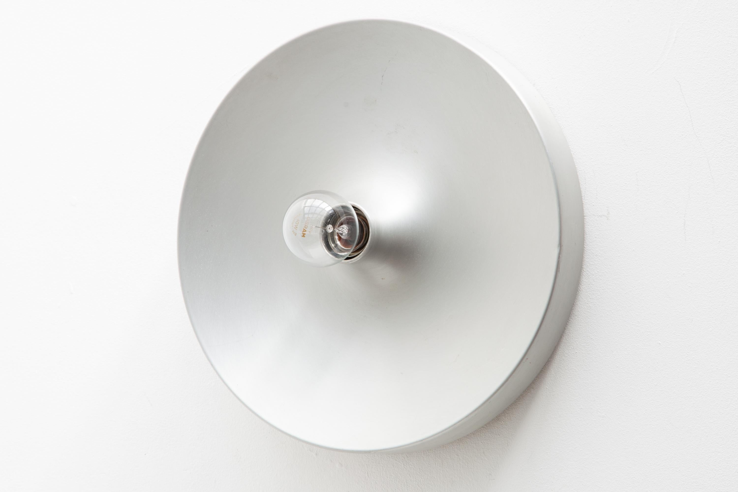 Flush mount scale spun-aluminum by Honsel, Germany.


This flush light is to be used with a mirror head bulb and can be placed on a wall or on the ceiling. Measures: Diameter 32 cm.